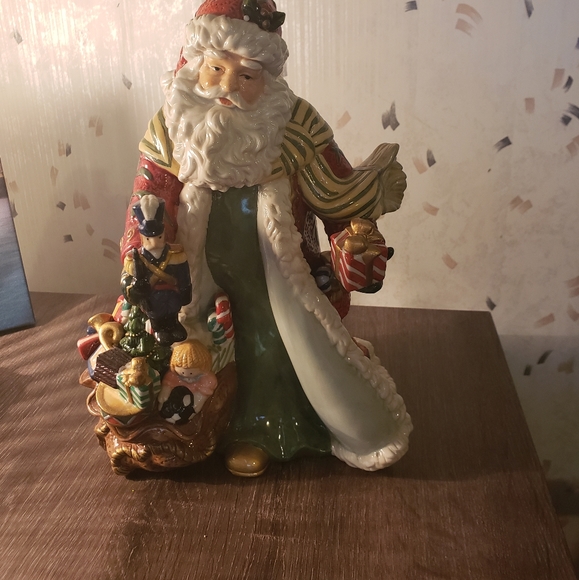 Dillard's Trimmings Santa w gifts - Picture 1 of 4